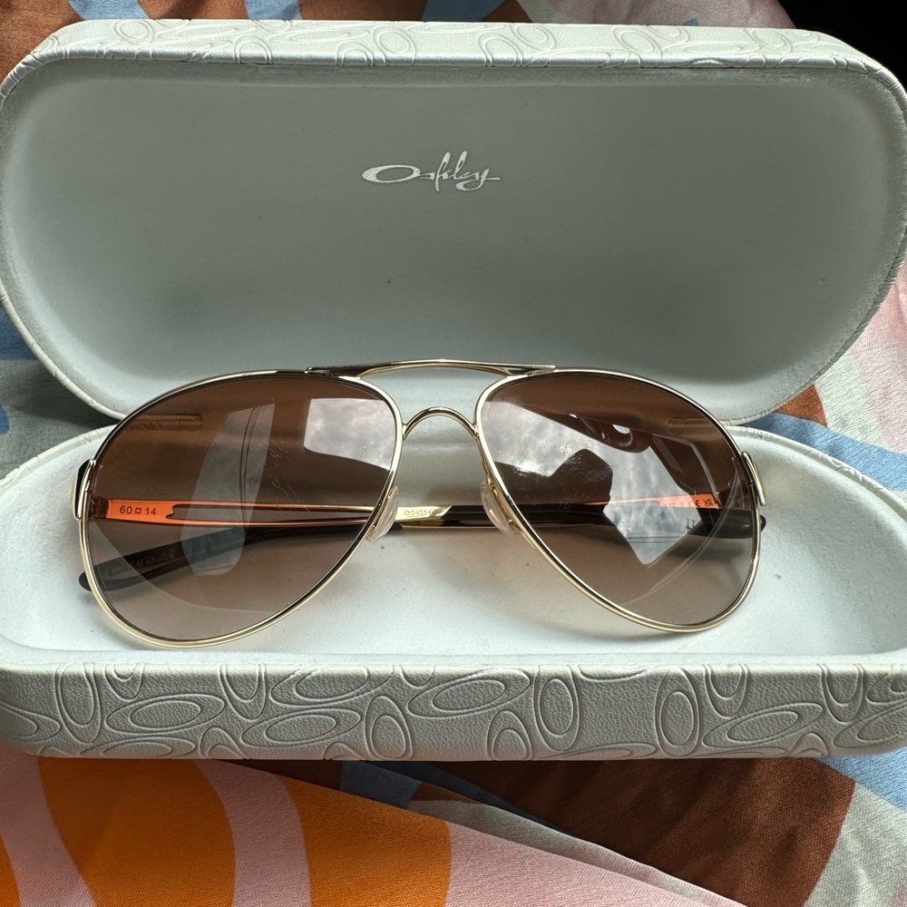 Woman’s Oakley Gradient Caveat Sunglasses